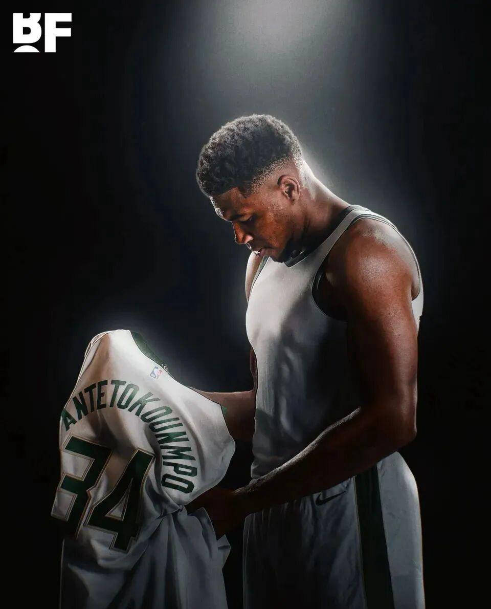 迪纳塔莱：科斯蒂奇希望与尤文续约，他在尤文感觉很好（迪纳塔莱称科斯蒂奇盼与尤文续约：在尤文感觉很好）