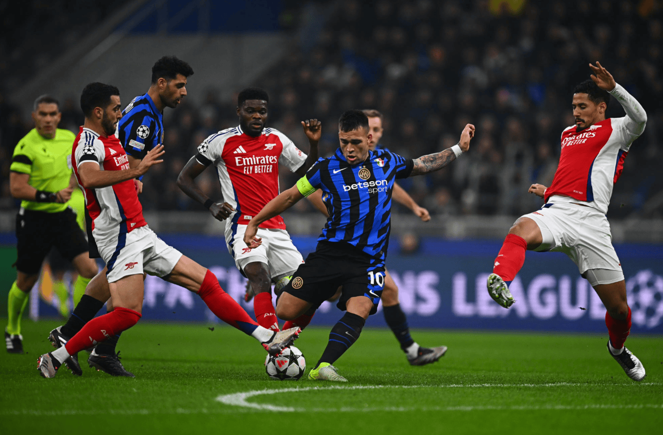 比安奇：难以理解孔蒂如此抱怨，球队的替补席存在问题（比安奇：孔蒂的抱怨令人费解，症结在球队板凳深度）