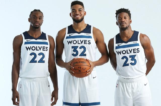 这什么越位线？防线问题or中场问题，弗里克为何矜持自负？（越位线离谱？病灶在后防还是中场，弗里克为何矜持又自负）